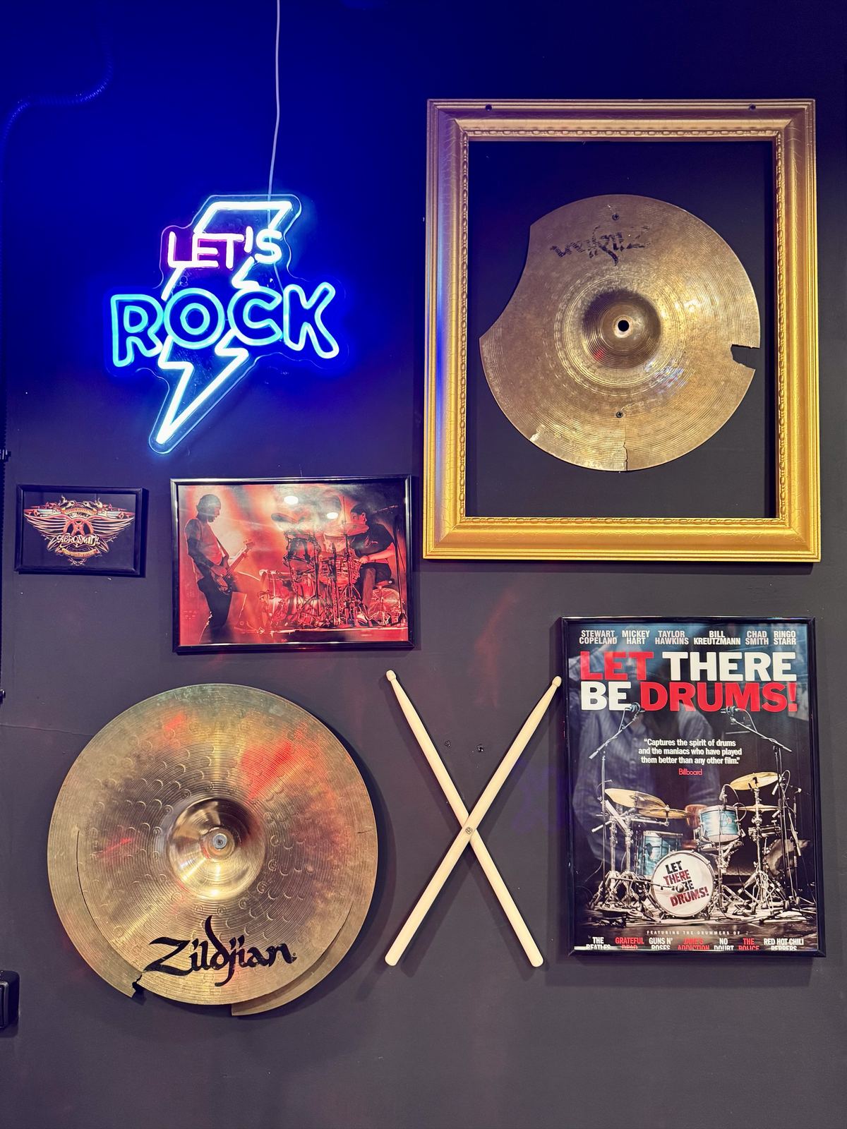 Неон Let’s rock и тарелка в раме